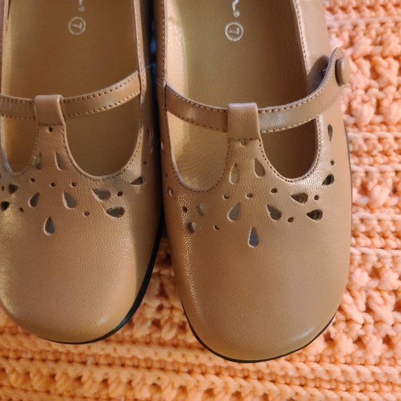 BRAND NEW Ladies Thom McAn Leather Step-In Flat Size 7 Camel Color - Picture 5 of 11